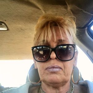 Meet your Posher, Gloria